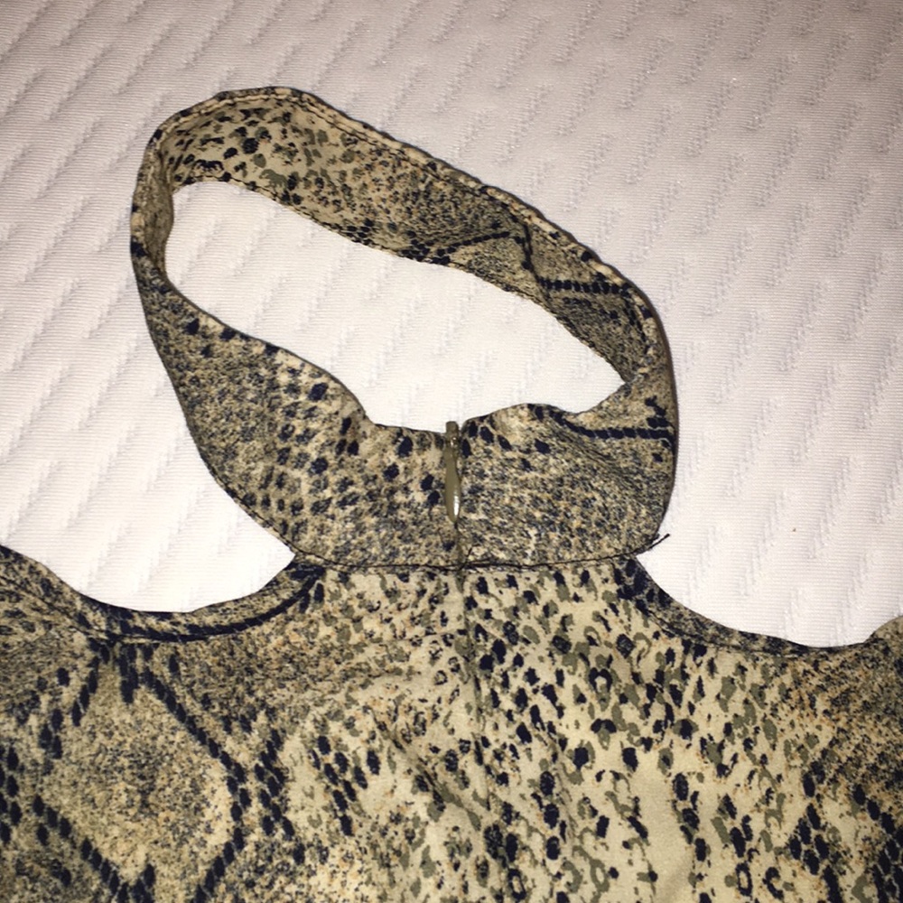 Snake print v neck choker top M - Picture 3 of 4